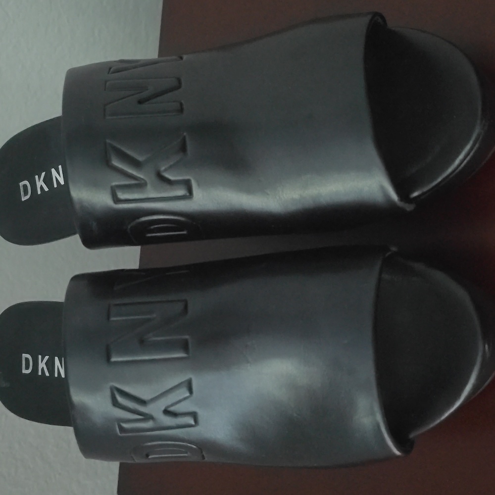 SUPER RARE 🖤 DKNY Raised Logo Black Wedge Mules 9 - Picture 9 of 9